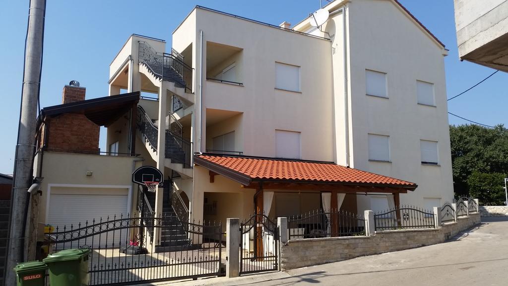 Apartmani Maksan Pakoštane Exteriör bild