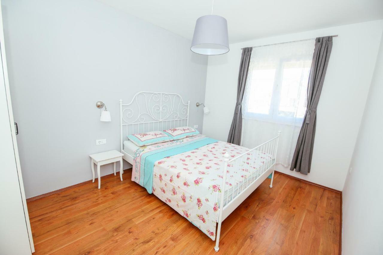 Apartmani Maksan Pakoštane Exteriör bild