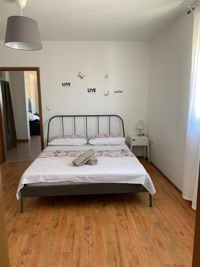 Apartmani Maksan Pakoštane Exteriör bild